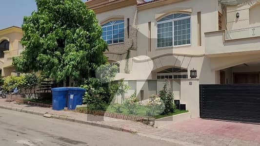 10 Marla Beautiful Elegant Double Unit New House At The Best Price. Rs 4.90 Crore Offer Required. Urgent Sale 10 Marla Beautiful Elegant Double Unit New House At The Best Price. Rs 4.90 Crore Offer Required. Urgent Sale