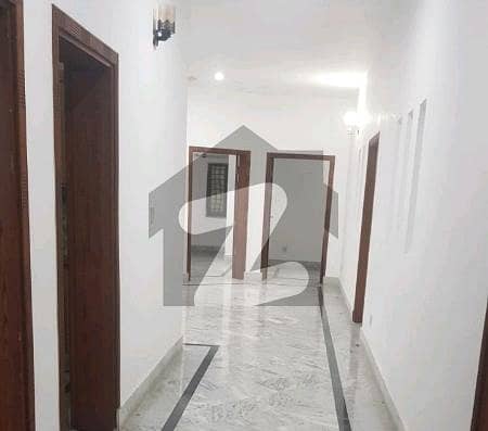Fair-Priced 3200 Square Feet Flat Available In F-15 Fair-Priced 3200 Square Feet Flat Available In F-15