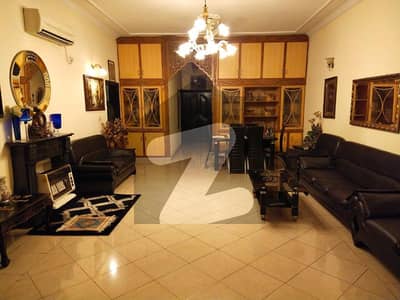 چکلالہ سکیم 3 چکلالہ سکیم,راولپنڈی میں 5 کمروں کا 11 مرلہ مکان 6.5 کروڑ میں برائے فروخت۔