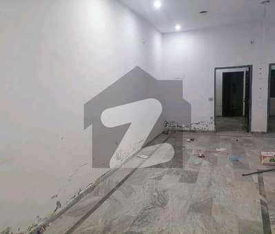 جوہر ٹاؤن لاہور میں 2 کمروں کا 5 مرلہ بالائی پورشن 45.0 ہزار میں کرایہ پر دستیاب ہے۔