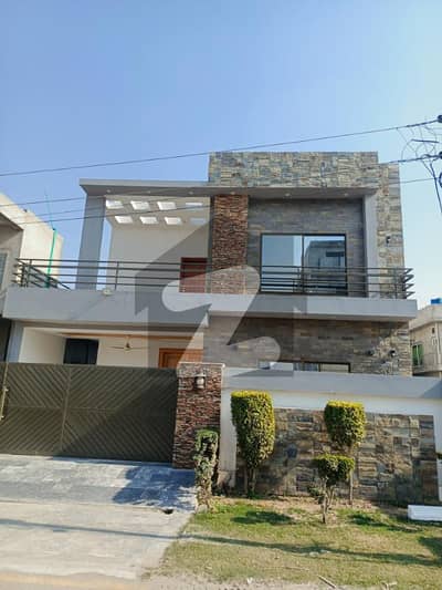 10 Marla Beautiful Complete House Available For Rent Available