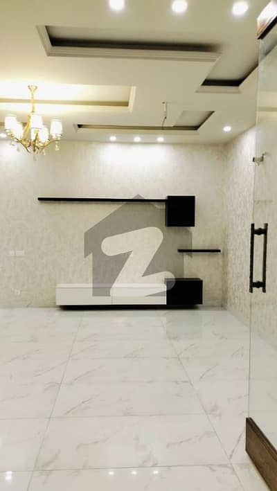 1 Kanal House In Stunning Bahria Town - Sector C Is Available For sale