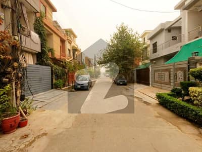 پارک ویو سٹی ۔ سفیئر بلاک پارک ویو سٹی,لاہور میں 4 کمروں کا 8 مرلہ مکان 3.2 کروڑ میں برائے فروخت۔ پارک ویو سٹی ۔ سفیئر بلاک پارک ویو سٹی,لاہور میں 4 کمروں کا 8 مرلہ مکان 3.2 کروڑ میں برائے فروخت۔