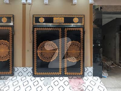 شاہ فرید ملتان روڈ,لاہور میں 2 کمروں کا 2 مرلہ مکان 85.0 لاکھ میں برائے فروخت۔