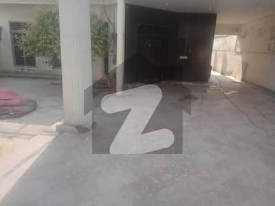 1 kanal independent full house 6 bedroom in model town P block for rent