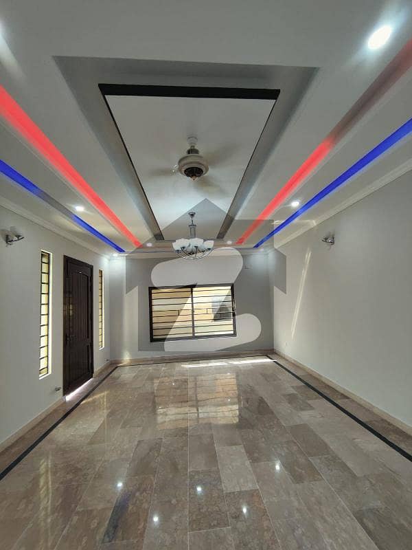 Kanal upper portion available for rent Kanal upper portion available for rent