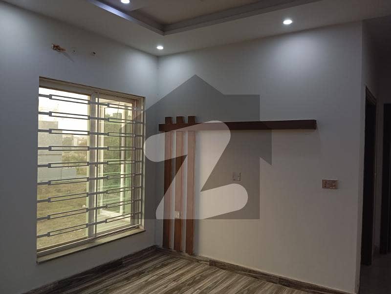 10 MARLA UPPER PORTION AVAILABLE FOR RENT 10 MARLA UPPER PORTION AVAILABLE FOR RENT