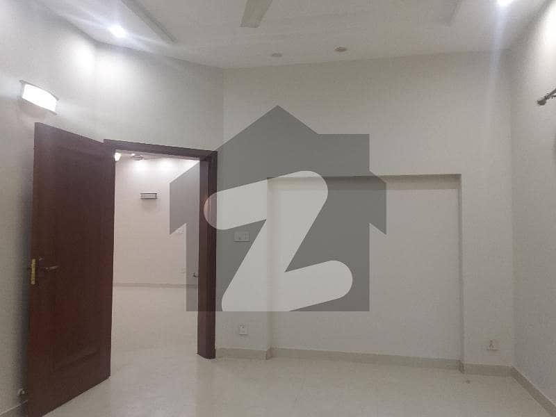10 MARLA UPPER PORTION FOR RENT 10 MARLA UPPER PORTION FOR RENT