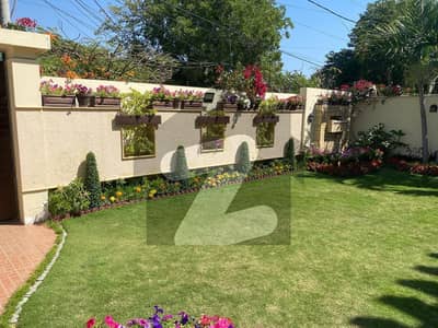 ڈی ایچ اے فیز 5 ڈی ایچ اے ڈیفینس,کراچی میں 4 کمروں کا 1 کنال مکان 6.0 لاکھ میں کرایہ پر دستیاب ہے۔