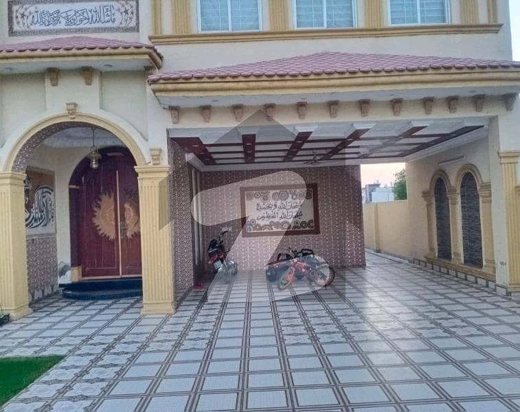 1 Kanal House Is Available For sale In Khayaban-e-Amin 1 Kanal House Is Available For sale In Khayaban-e-Amin