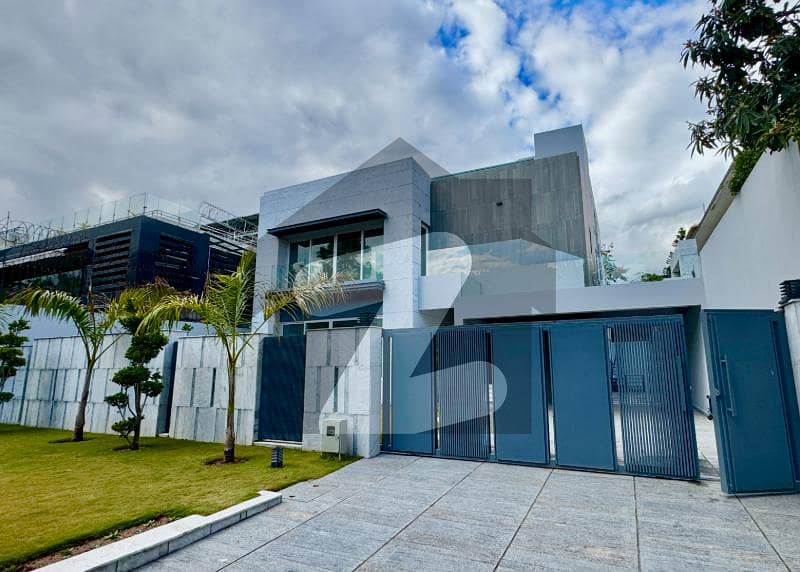 Modern Brand-New Swimming Pool House Is For Sale