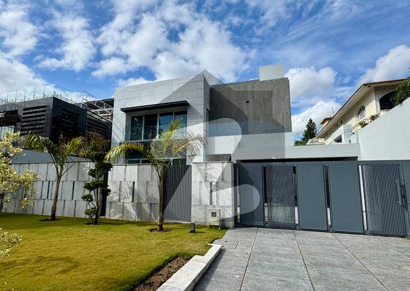 Luxurious Modern Brand-New House With Elevator, Pool Luxurious Modern Brand-New House With Elevator, Pool