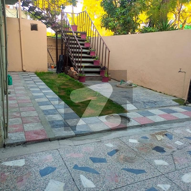Lower Portion For rent In Beautiful G-9 Lower Portion For rent In Beautiful G-9