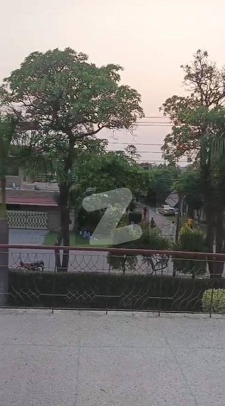 گلبرگ لاہور میں 4 کمروں کا 1 کنال مکان 2.75 لاکھ میں کرایہ پر دستیاب ہے۔ گلبرگ لاہور میں 4 کمروں کا 1 کنال مکان 2.75 لاکھ میں کرایہ پر دستیاب ہے۔