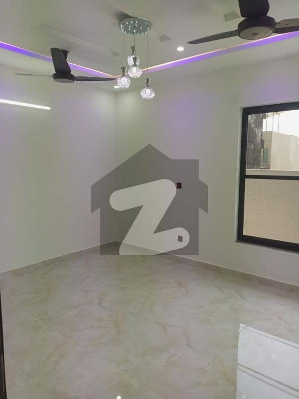 گلبرگ ریزیڈنشیا گلبرگ,اسلام آباد میں 4 کمروں کا 7 مرلہ مکان 4.2 کروڑ میں برائے فروخت۔