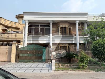 I-8/2 35X80 Double Story House For Sale I-8/2 35X80 Double Story House For Sale