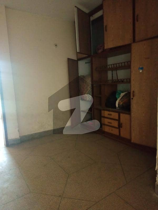 Gulbarg 3 M Block UPER LOCK LOWER PORTION 1 BAD FOR RENT Gulbarg 3 M Block UPER LOCK LOWER PORTION 1 BAD FOR RENT