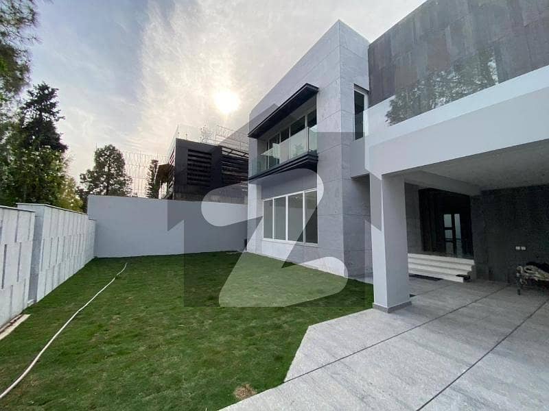 House For Sale In E7 On prime Location House For Sale In E7 On prime Location