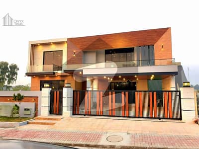 Luxurious 1 Kanal Designer House Near Main Boulevard