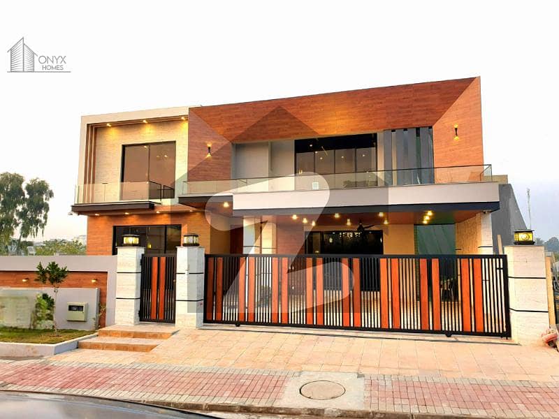 Luxurious 1 Kanal Designer House Near Main Boulevard Luxurious 1 Kanal Designer House Near Main Boulevard