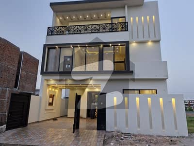 بش ایگزیکٹو ولاز ملتان میں 5 کمروں کا 7 مرلہ مکان 3.1 کروڑ میں برائے فروخت۔