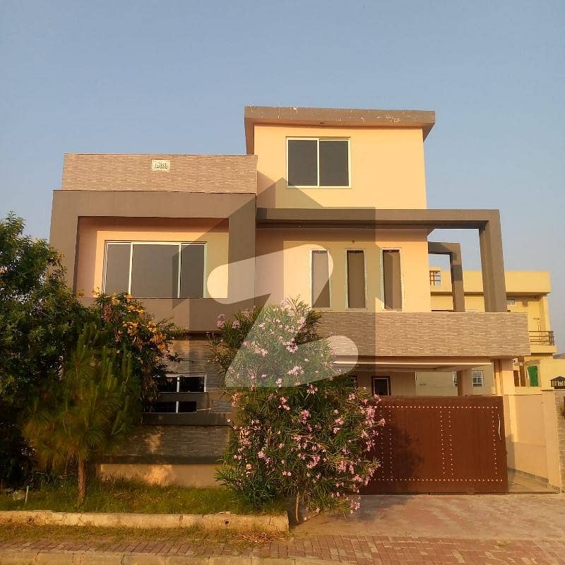 10 Marla Slightly Used House For Sale 10 Marla Slightly Used House For Sale