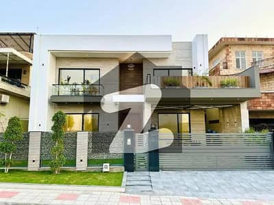 ڈی ایچ اے فیز 7 - بلاک زیڈ1 فیز 7,ڈیفنس (ڈی ایچ اے),لاہور میں 5 کمروں کا 1 کنال مکان 6.75 کروڑ میں برائے فروخت۔ ڈی ایچ اے فیز 7 - بلاک زیڈ1 فیز 7,ڈیفنس (ڈی ایچ اے),لاہور میں 5 کمروں کا 1 کنال مکان 6.75 کروڑ میں برائے فروخت۔