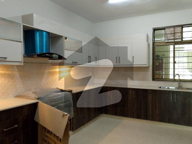 10 MARLA 3 BEDROOM BEAUTIFUL APARTMENT AVAILABLE FOR RENT 10 MARLA 3 BEDROOM BEAUTIFUL APARTMENT AVAILABLE FOR RENT