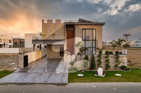 Discover luxury living in this meticulously designed 1 kanal house in DHA phase 6