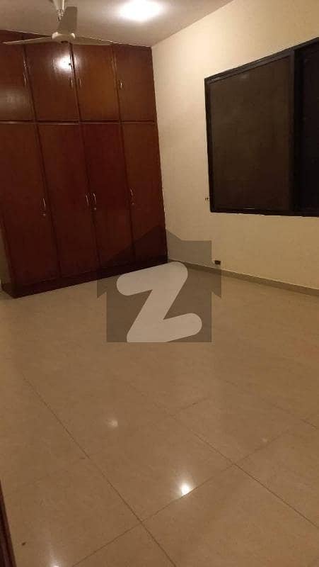 upper portion pH 6 commercial facing upper portion pH 6 commercial facing