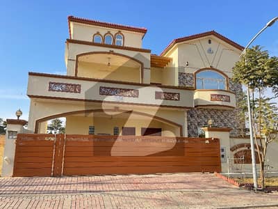 ٹاپ سٹی 1 اسلام آباد میں 8 کمروں کا 1 کنال مکان 7.5 کروڑ میں برائے فروخت۔