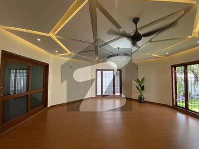 750-YARDS WELL MAINTAINED BUNGALOW AVAILABLE FOR SALE IN DARUL AMAN SOCIETY