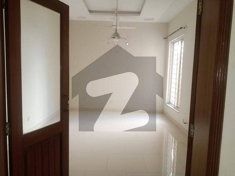 UPPER PORTION FOR RENT IN G-10/2 UPPER PORTION FOR RENT IN G-10/2