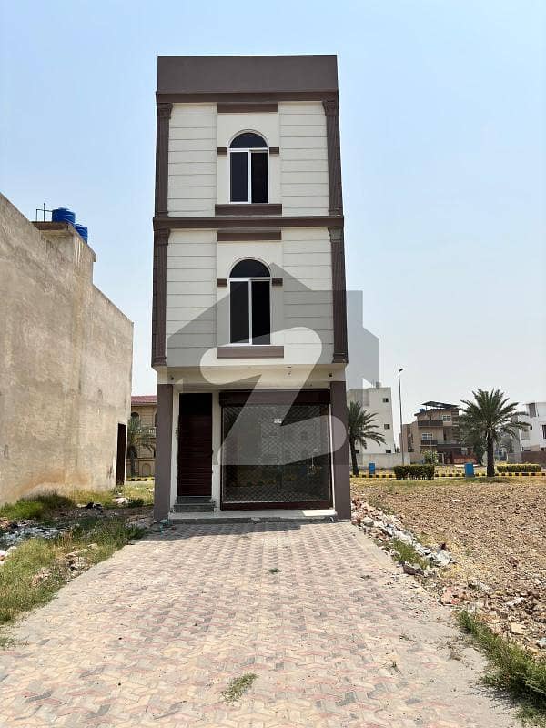 1.66 Marla Commercial Plaza For Sale With 2 Flats On Double Road
