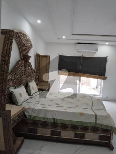 ڈی ایچ اے فیز 8 ڈیفنس (ڈی ایچ اے),لاہور میں 3 کمروں کا 1 کنال بالائی پورشن 1.3 لاکھ میں کرایہ پر دستیاب ہے۔