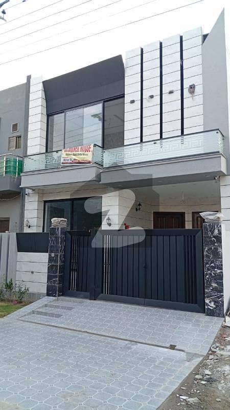 5 Marla Brand New Luxury House Located On 50 Feet Road For Sale 5 Marla Brand New Luxury House Located On 50 Feet Road For Sale