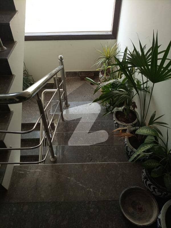 600 Yards Upper Portion For Rent
