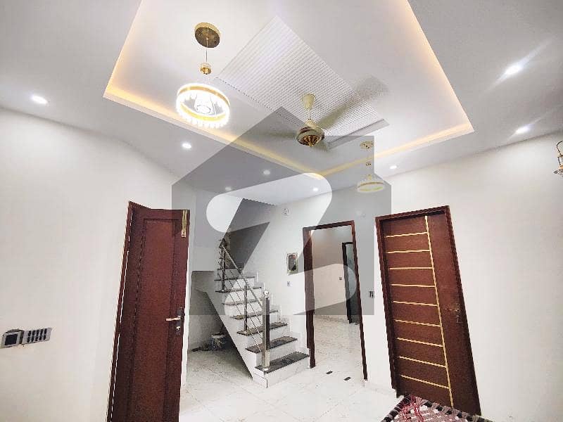 DESIGNER HOUSE 4 BEDROOMS, 5 ATTACHED BATHS, BBQ AREA, 2 MODERN DESIGNER KITCHENS, NEAR MOSQUE & PARK FOR SALE(OPPORTUNITY)