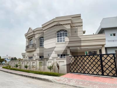 بحریہ ٹاؤن فیز 3 بحریہ ٹاؤن راولپنڈی,راولپنڈی میں 5 کمروں کا 1 کنال مکان 9.75 کروڑ میں برائے فروخت۔ بحریہ ٹاؤن فیز 3 بحریہ ٹاؤن راولپنڈی,راولپنڈی میں 5 کمروں کا 1 کنال مکان 9.75 کروڑ میں برائے فروخت۔