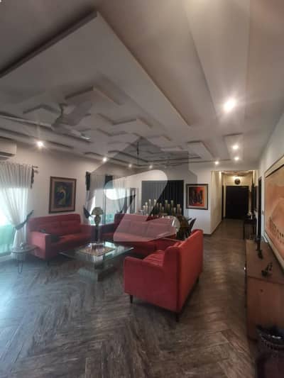 12 MARLA 4 BEDROOM LUXURY FULLY RENOVATED APARTMENT AVAILABLE FOR SALE