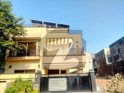 10 Marla Double Unit House For Sale