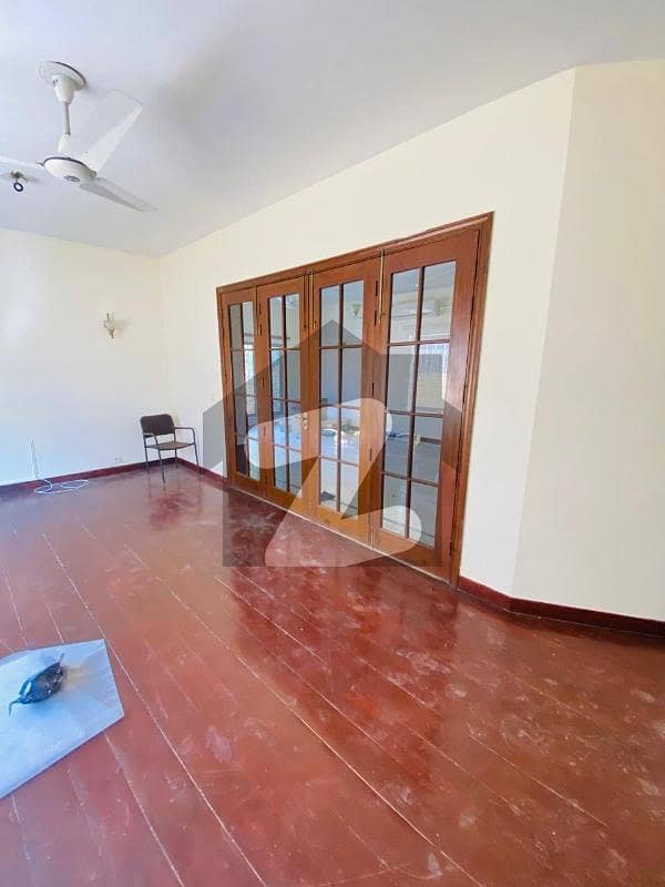 HOUSE FOR RENT IN F8 HOUSE FOR RENT IN F8