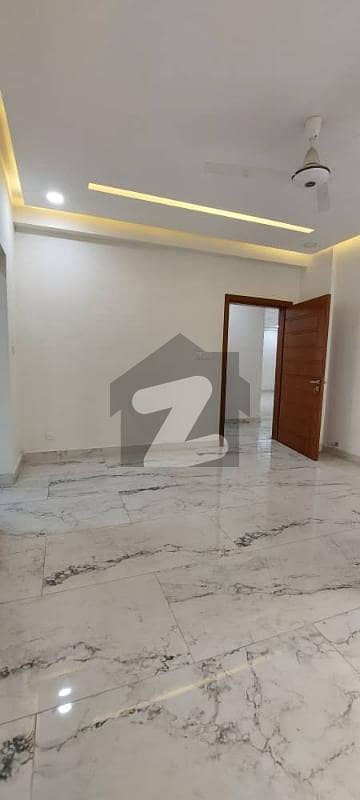 10 Marla Flat Up For sale In Askari 6