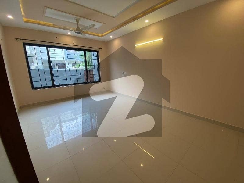 House Spread Over 24 Marla In G-11 Available House Spread Over 24 Marla In G-11 Available