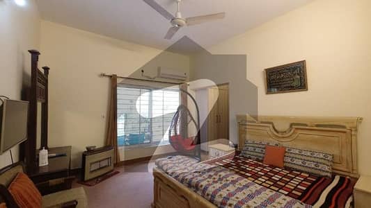 E-11 Flat Sized 600 Square Feet Is Available