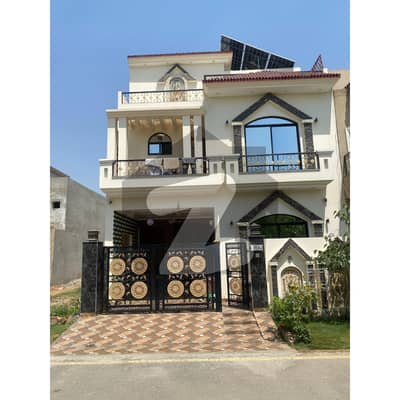 Beautiful Location Park Facing 5 Marla House For Sale