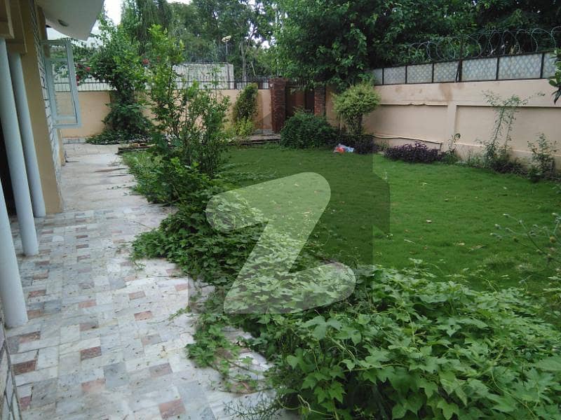 DEMOLISHABLE HOUSE FOR SALE IN F-8 DEMOLISHABLE HOUSE FOR SALE IN F-8