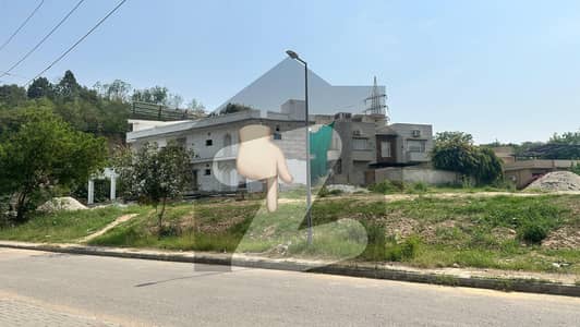 Ideal 10 Marla Plot Facing Masjid, Park, Play Ground & Paved Parking, Adjacent To Jacaranda Family Club