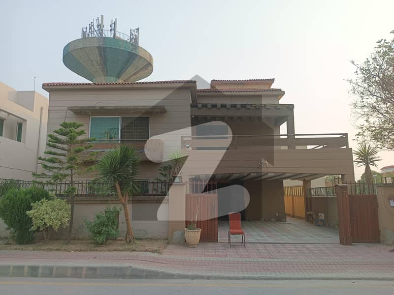 1 Kanal Luxury House Available For Sale In Bahria Town 1 Kanal Luxury House Available For Sale In Bahria Town