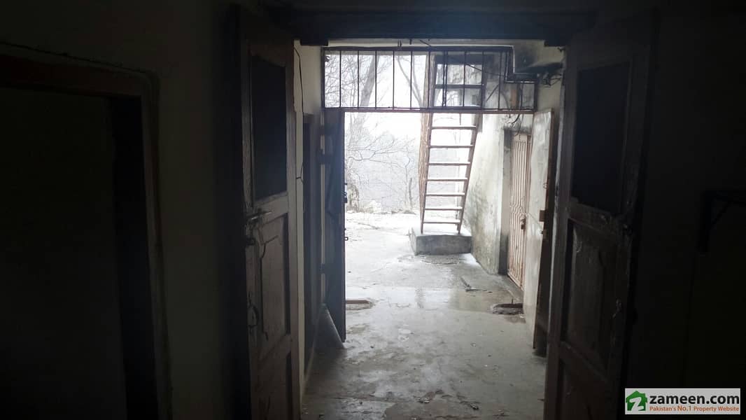 کشمیری محلہ مری میں 3 کمروں کا 4 مرلہ مکان 22 لاکھ میں برائے فروخت۔